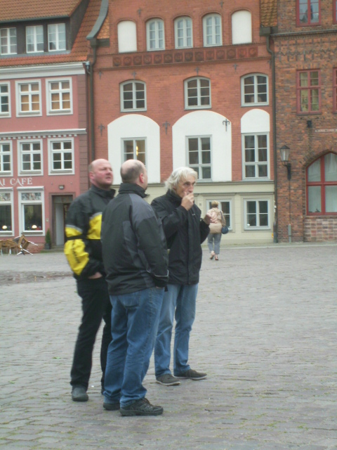 files/motorradfreunde_solling_vogler_de/Alte Maenner Stralsund.JPG