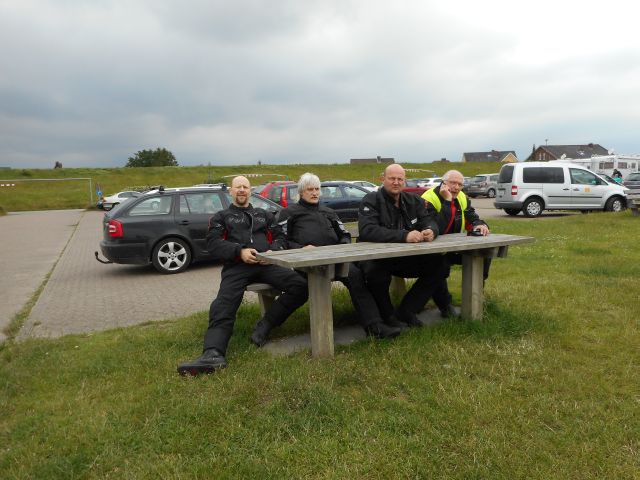 files/motorradfreunde_solling_vogler_de/Alte Maenner auf Bank.jpg