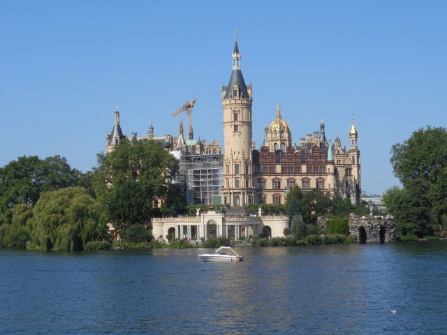 files/motorradfreunde_solling_vogler_de/Blick aufs Schloss Seeseite.jpg
