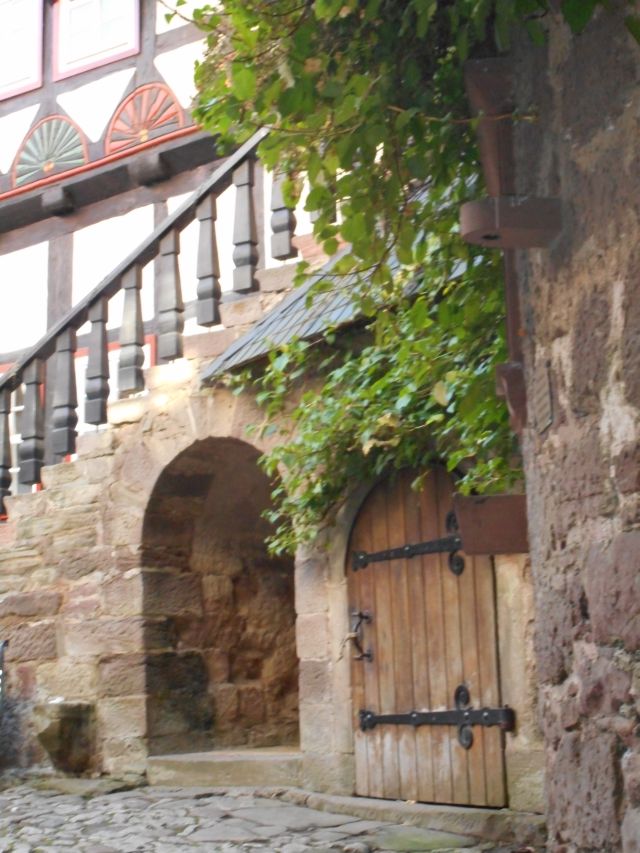 files/motorradfreunde_solling_vogler_de/Ludwigsstein Innenhof.jpg