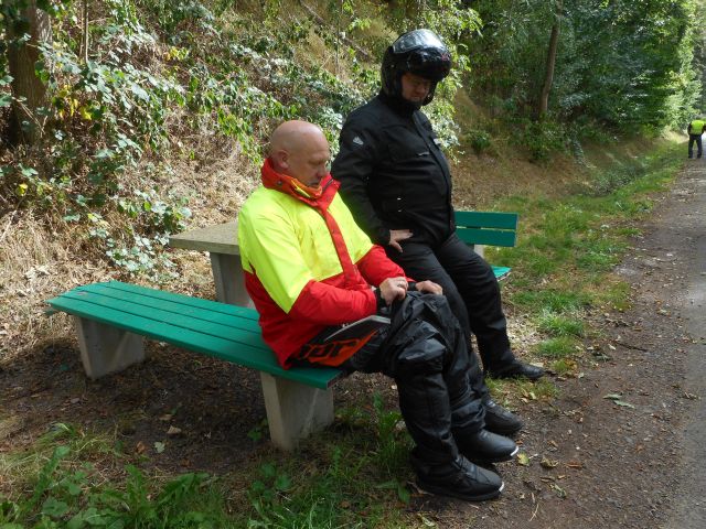 files/motorradfreunde_solling_vogler_de/Mosel 2016/Die Regenkombis an.jpg