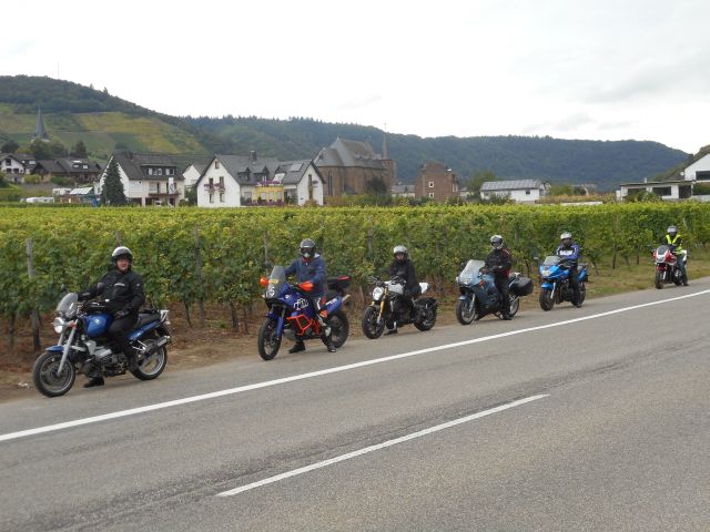 files/motorradfreunde_solling_vogler_de/Mosel 2016/Mopped und Wein.jpg