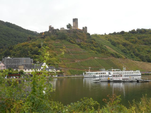 files/motorradfreunde_solling_vogler_de/Mosel 2016/Moselort Beilstein + Burg Metternich.jpg