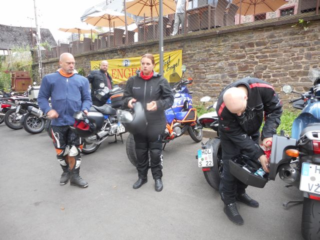 files/motorradfreunde_solling_vogler_de/Mosel 2016/Puenderich n. dem Essen.jpg