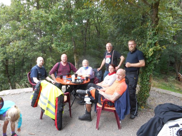 files/motorradfreunde_solling_vogler_de/Mosel 2016/Rast oben Calmount.jpg