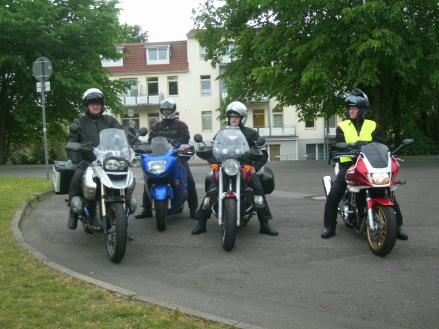 files/motorradfreunde_solling_vogler_de/Warten auf Moni.JPG
